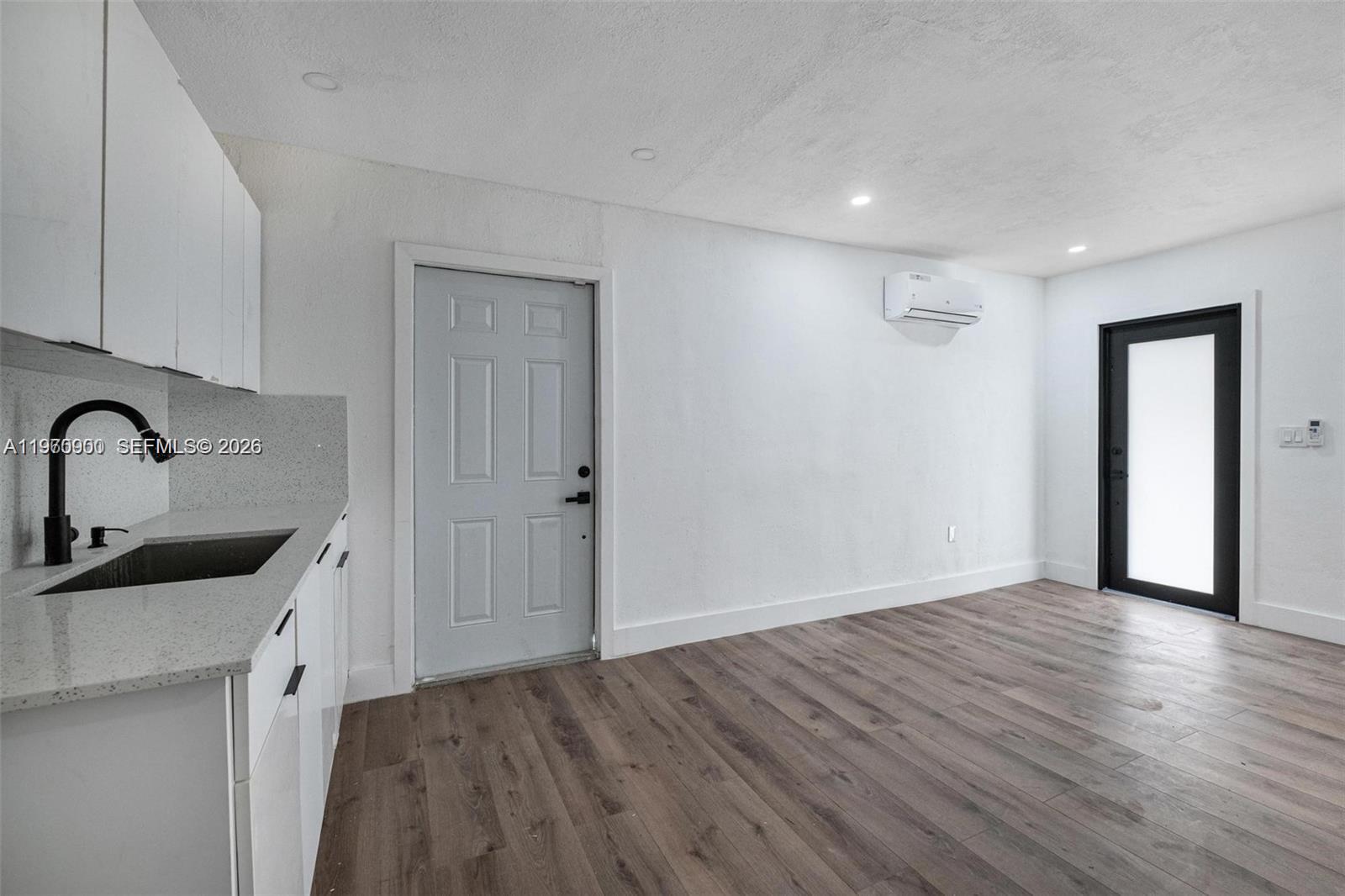   /  936 sq. ft. $ 2026-02-23 0 foto