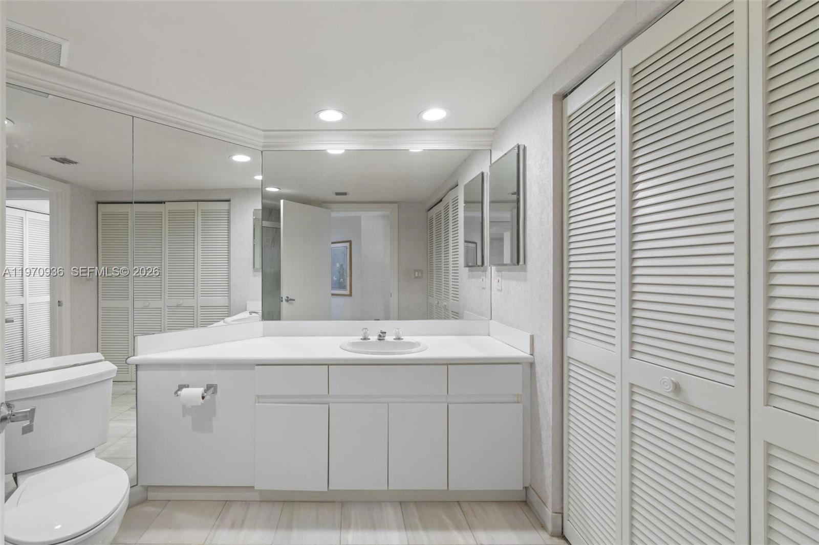 Photo of 16425 Collins Ave  #2311, Sunny Isles Beach, Florida, 33160 - Second Bathroom.