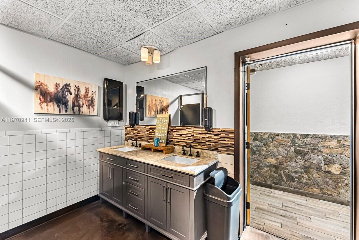   /   кв.футов $ 2026-02-24 0 Фото