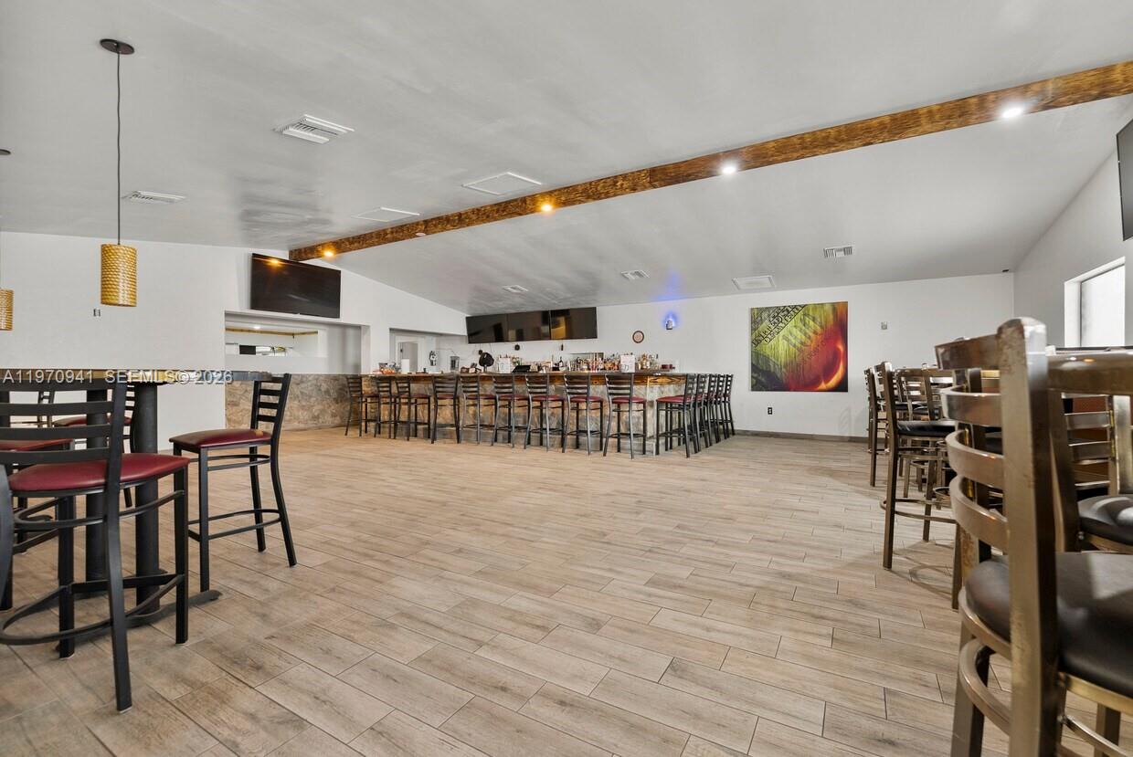   /   кв.футов $ 2026-02-24 0 Фото