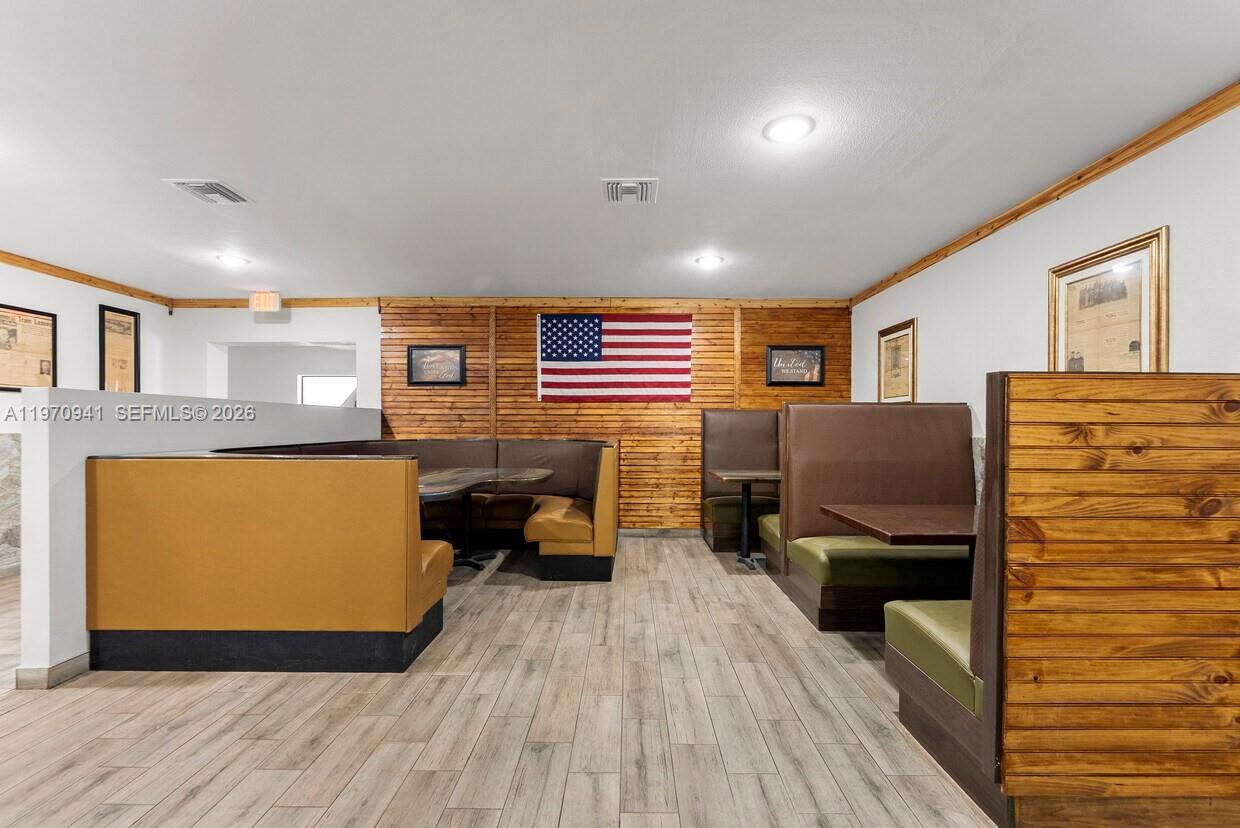   /   кв.футов $ 2026-02-24 0 Фото