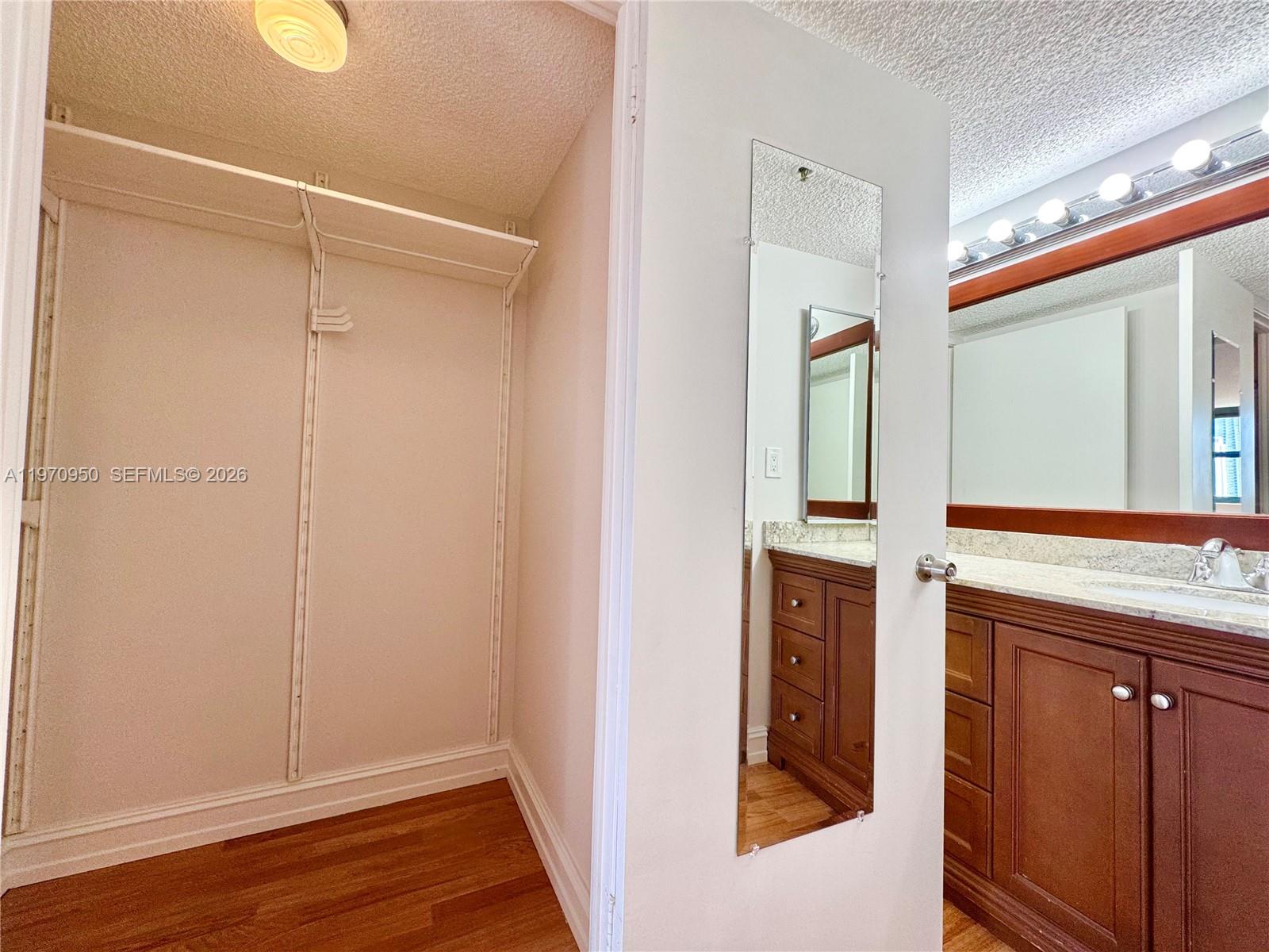 Подробнее 1205 3 / 2 1628 кв.футов $ 2026-02-24 0 Фото