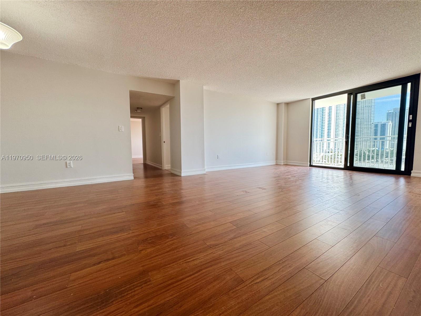 Подробнее 1205 3 / 2 1628 кв.футов $ 2026-02-24 0 Фото