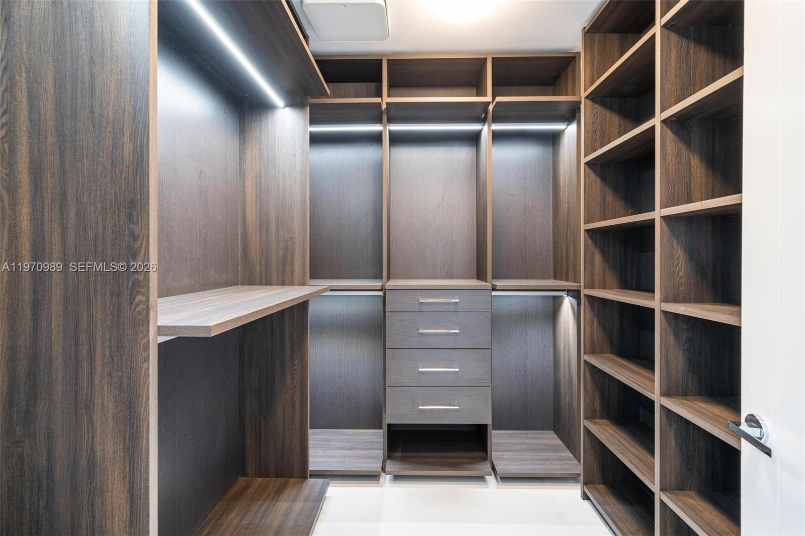 2003 3 / 5 2589 sq. ft. $ 2026-02-24 0 Photo