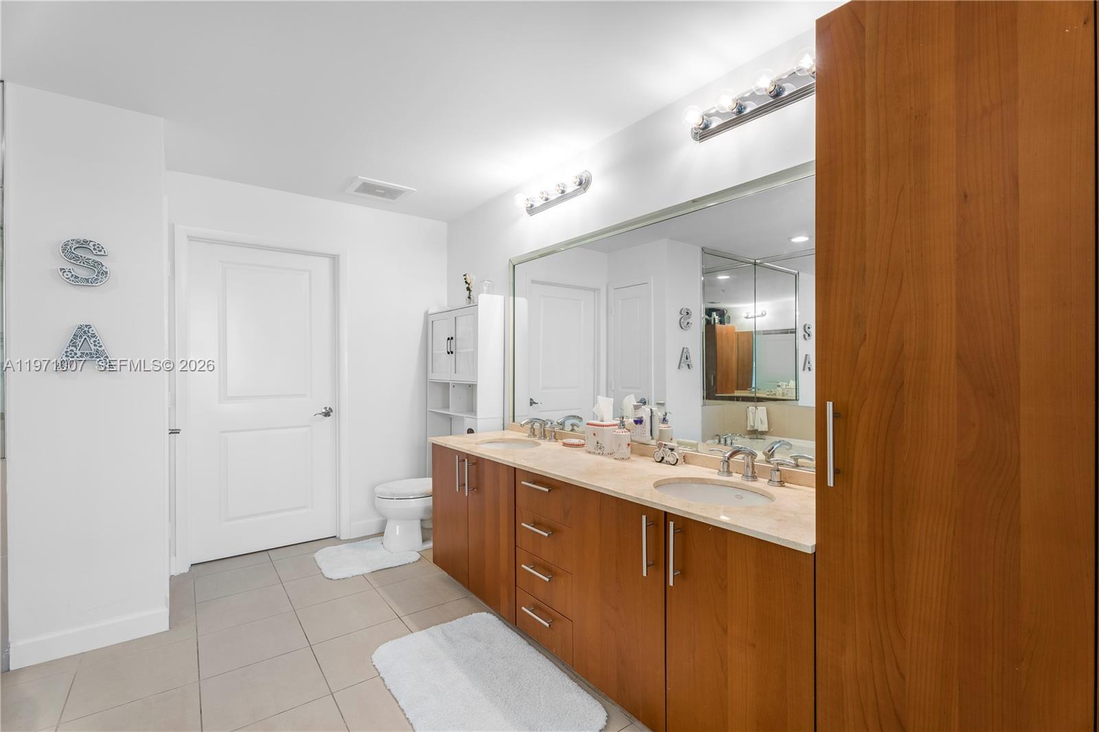 Photo of 1945 Ocean Dr  #2209, Hallandale Beach, Florida, 33009 - 