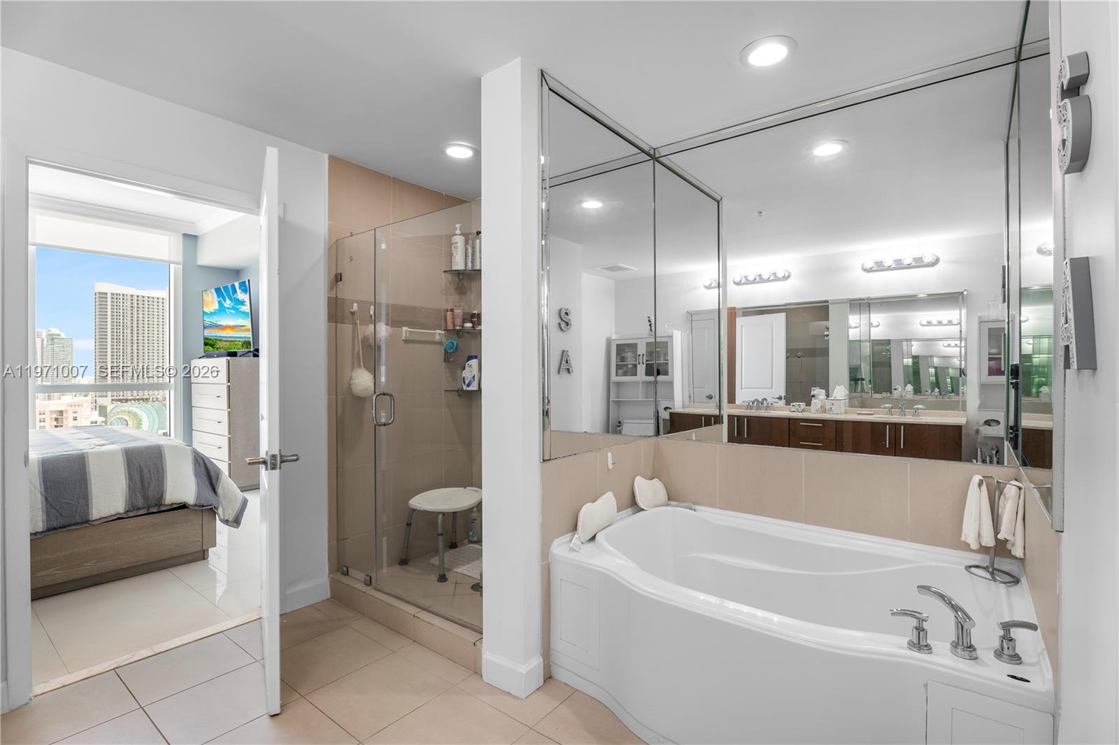 Photo of 1945 Ocean Dr  #2209, Hallandale Beach, Florida, 33009 - 