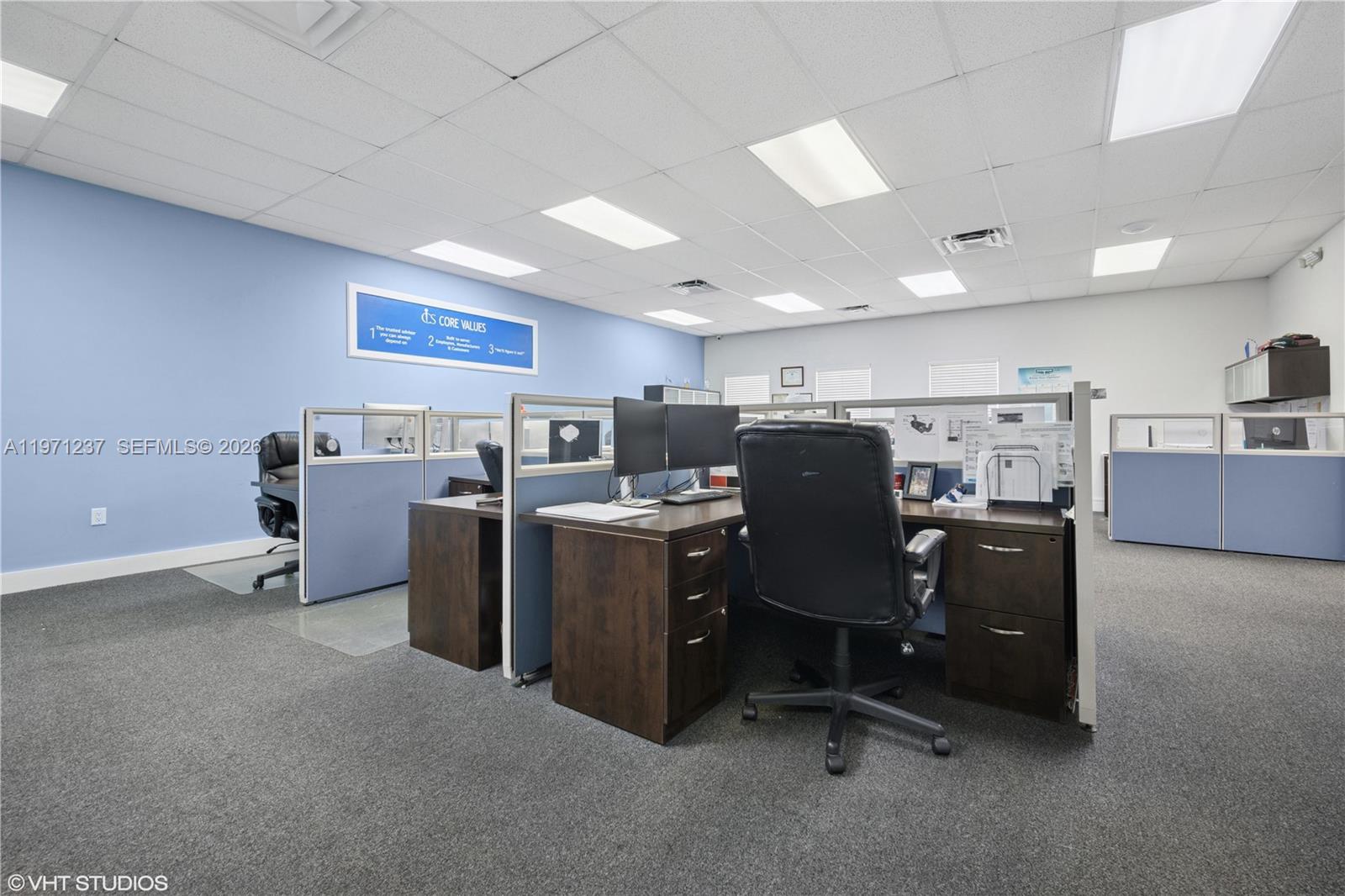   /   кв.футов $ 2026-02-24 0 Фото