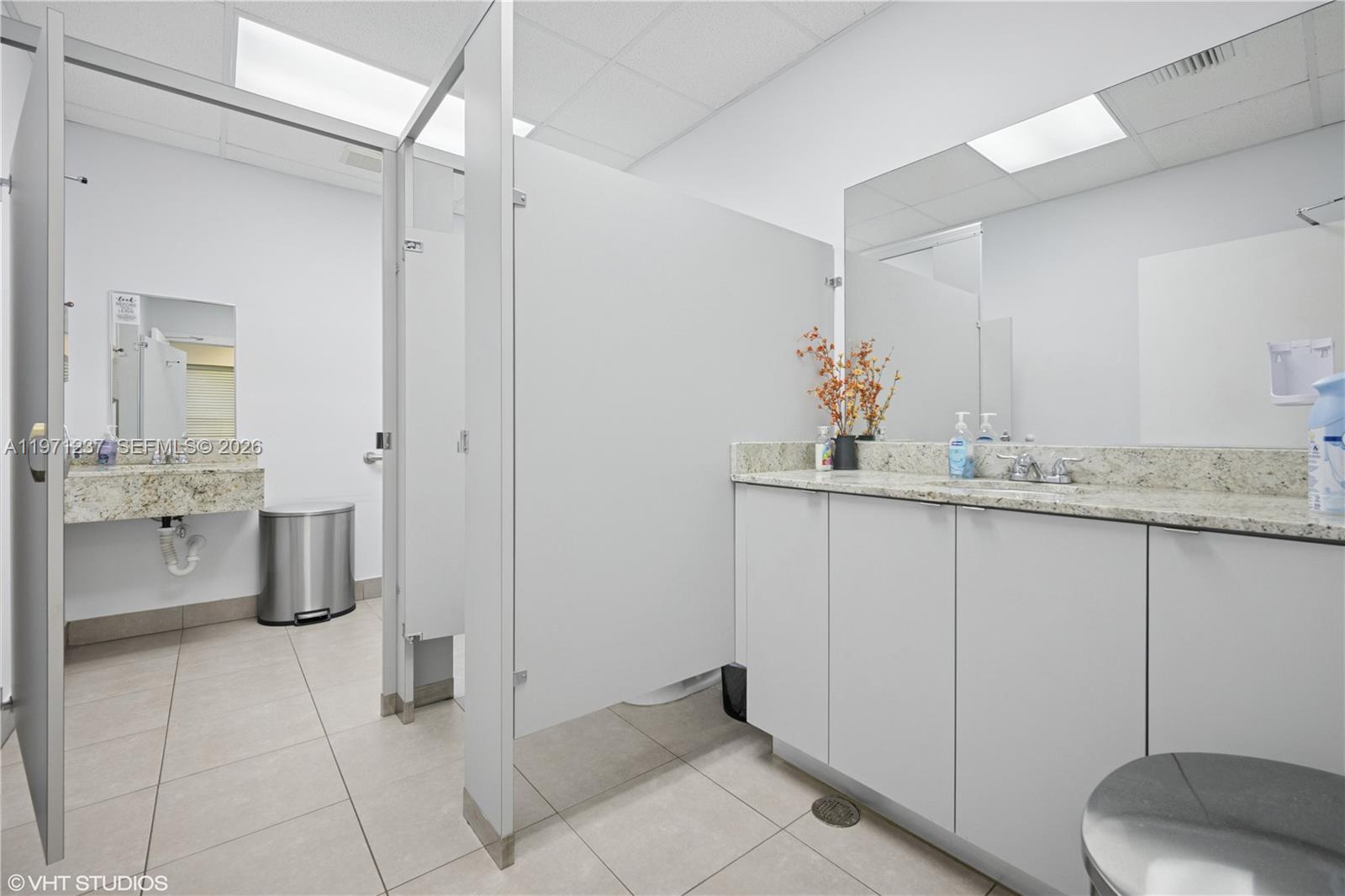   /   кв.футов $ 2026-02-24 0 Фото