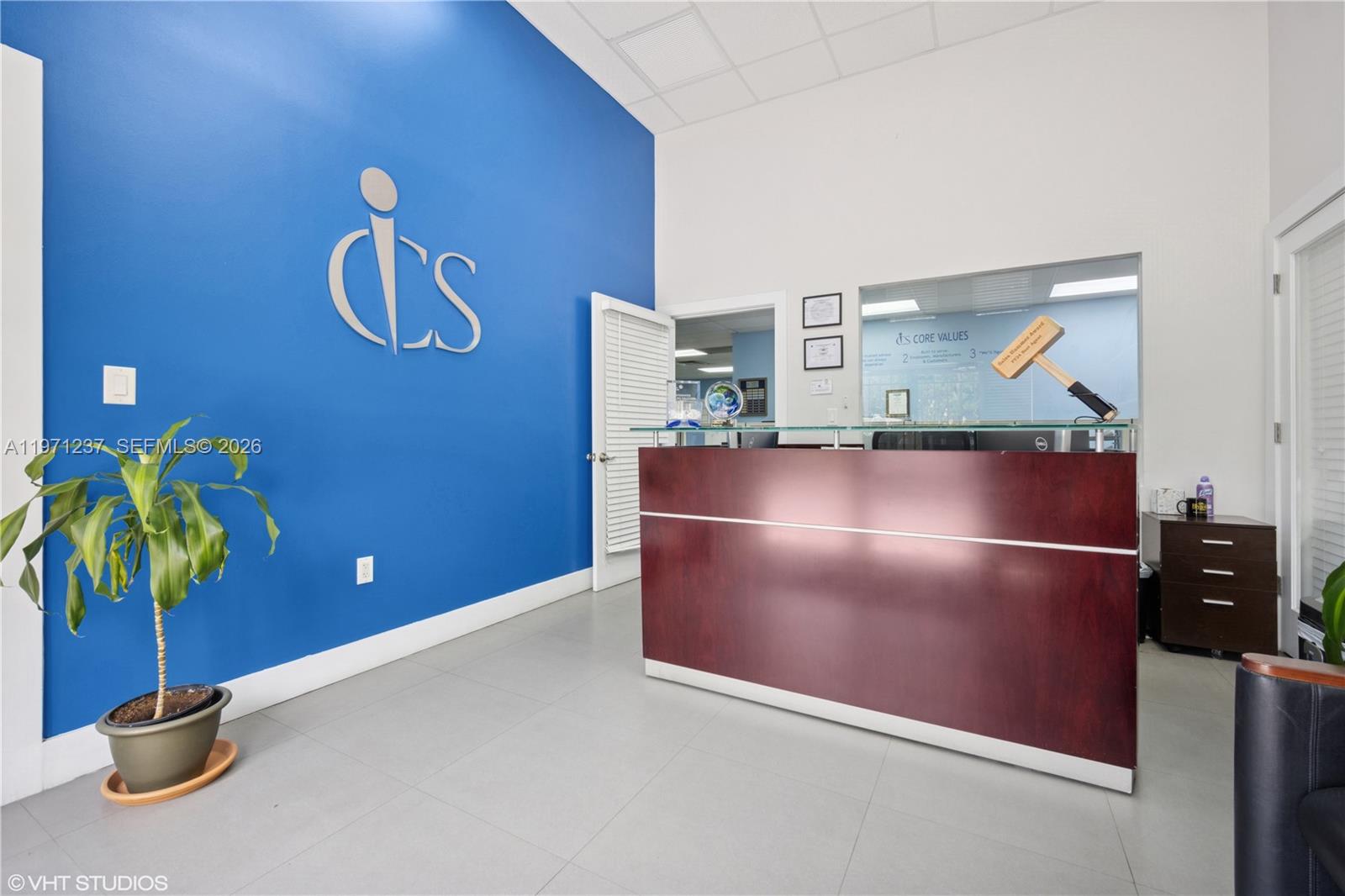   /   кв.футов $ 2026-02-24 0 Фото