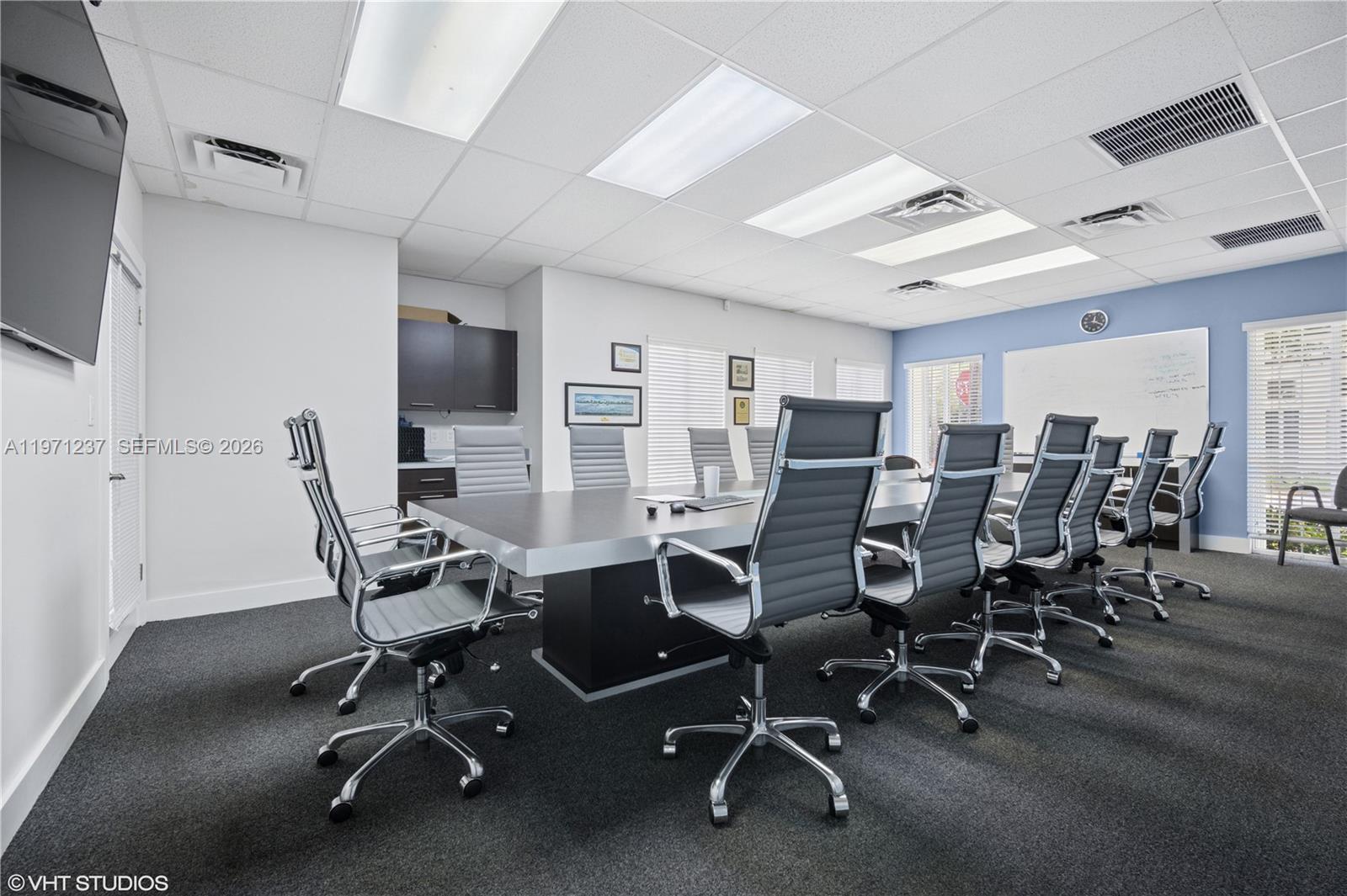   /   кв.футов $ 2026-02-24 0 Фото