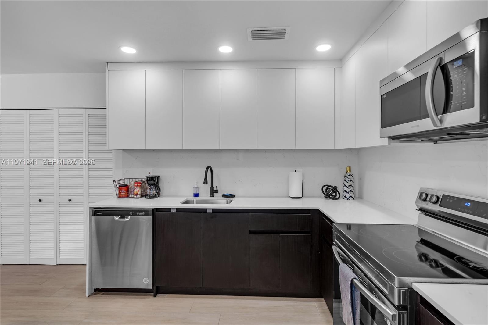   /  4902 кв.футов $ 2026-02-24 0 Фото