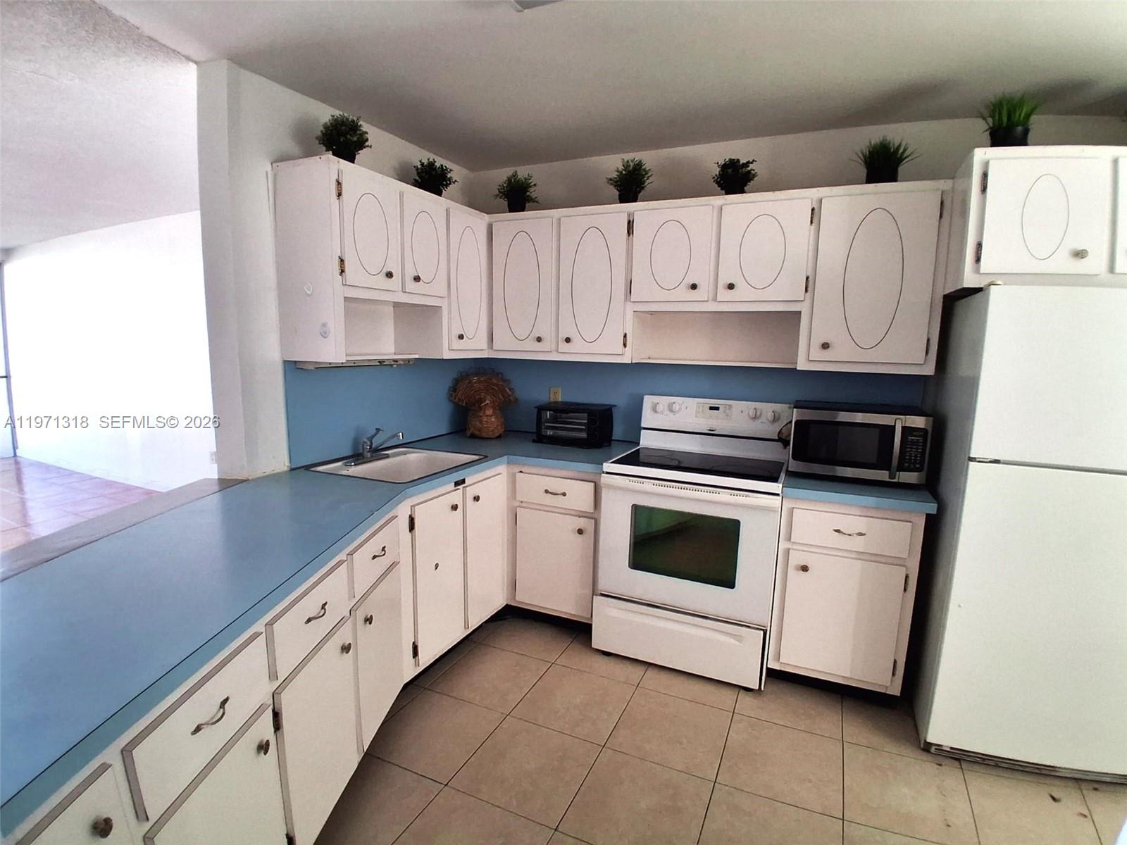 See details 813-1 1 / 2 1036 sq. ft. $ 2026-02-24 0 Photo