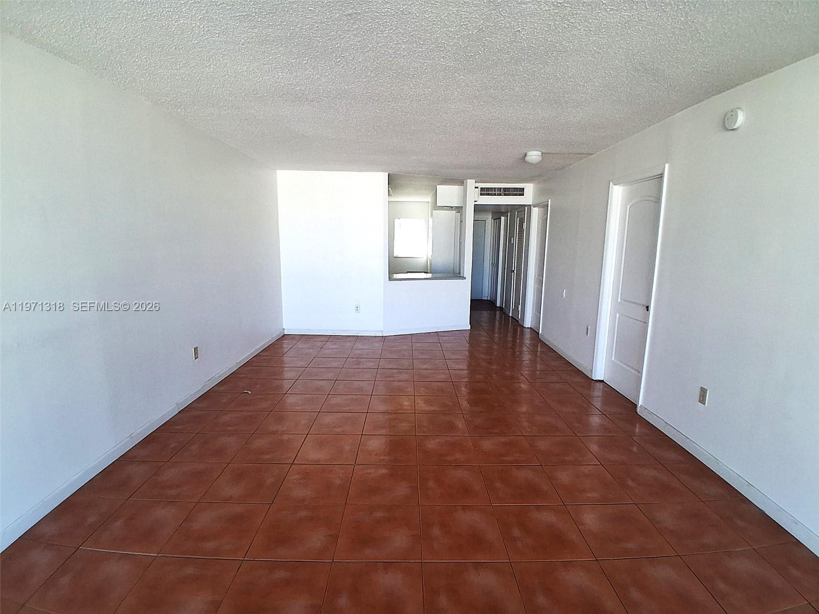 See details 813-1 1 / 2 1036 sq. ft. $ 2026-02-24 0 Photo