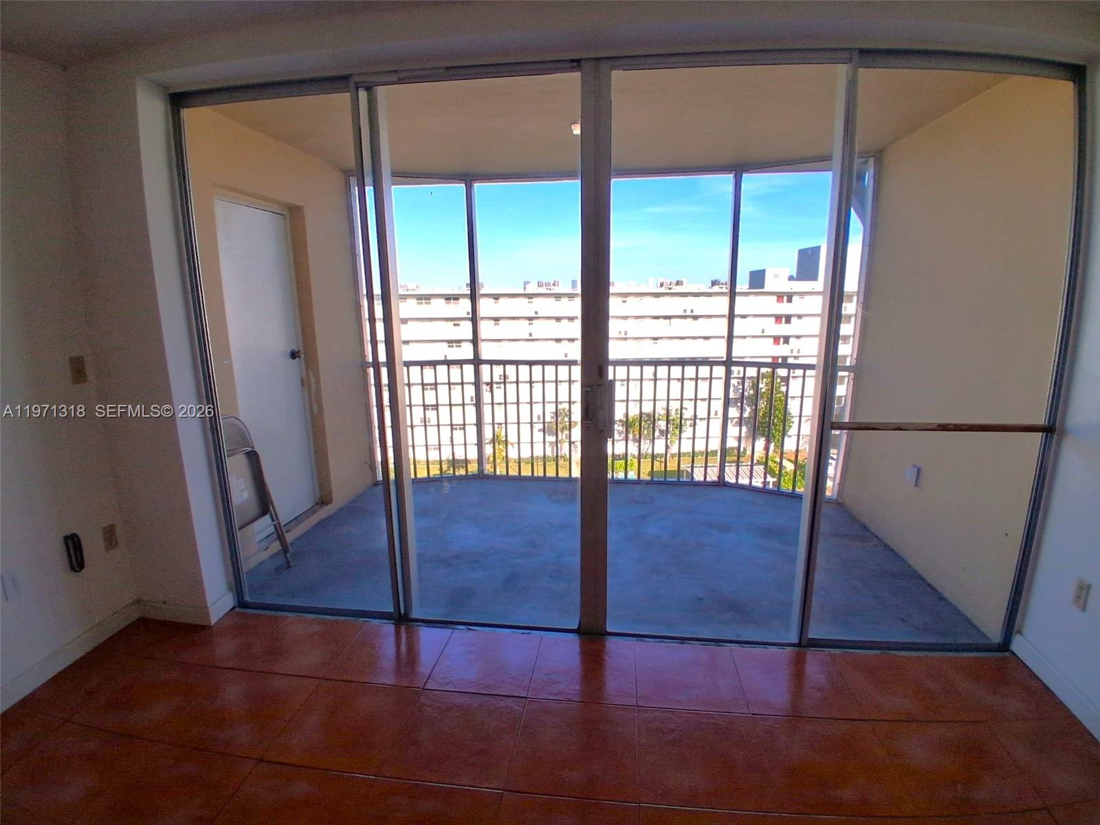 See details 813-1 1 / 2 1036 sq. ft. $ 2026-02-24 0 Photo