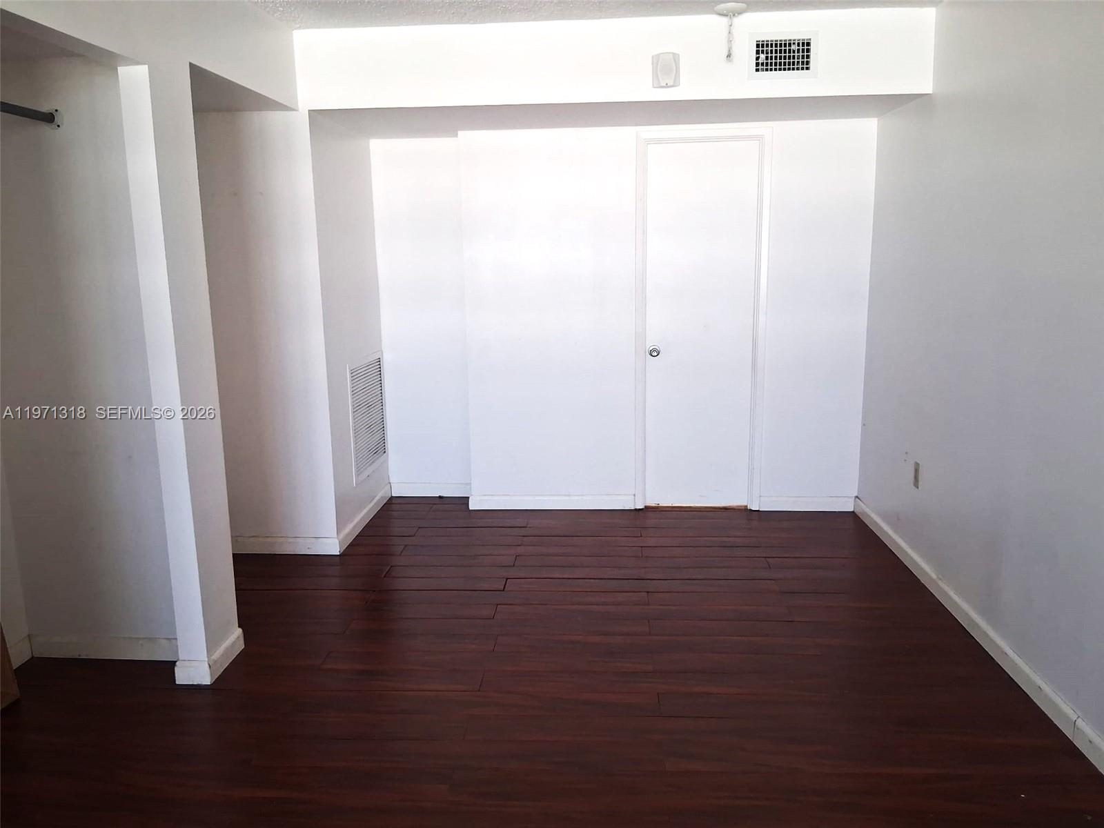 See details 813-1 1 / 2 1036 sq. ft. $ 2026-02-24 0 Photo