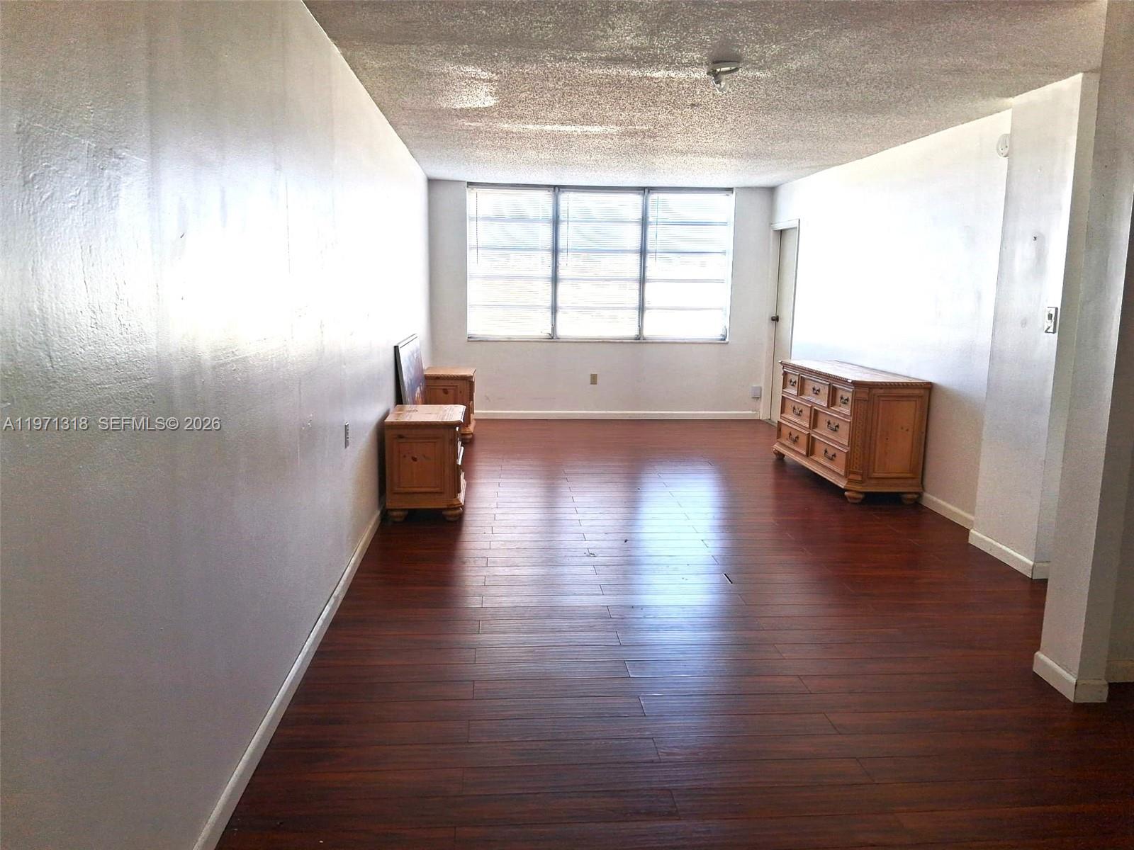 See details 813-1 1 / 2 1036 sq. ft. $ 2026-02-24 0 Photo