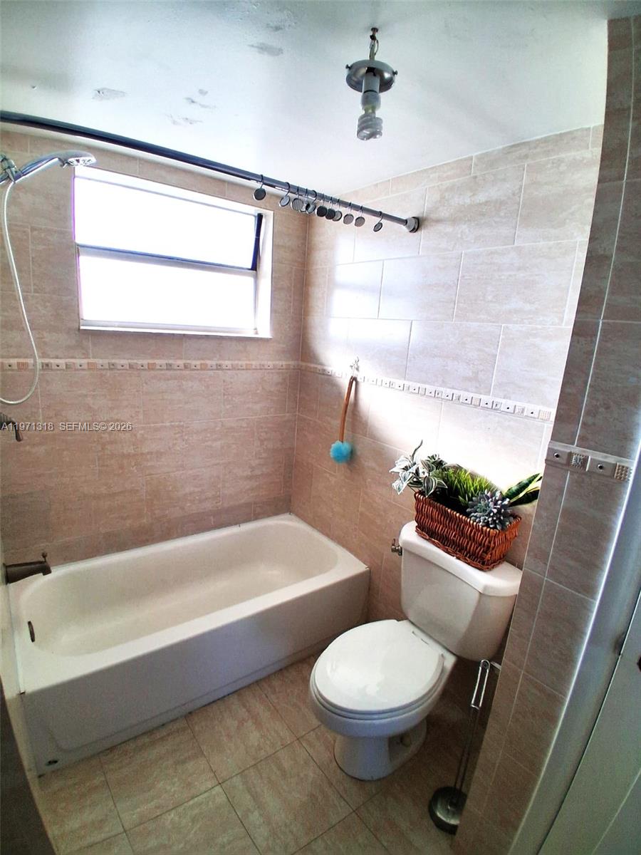 See details 813-1 1 / 2 1036 sq. ft. $ 2026-02-24 0 Photo