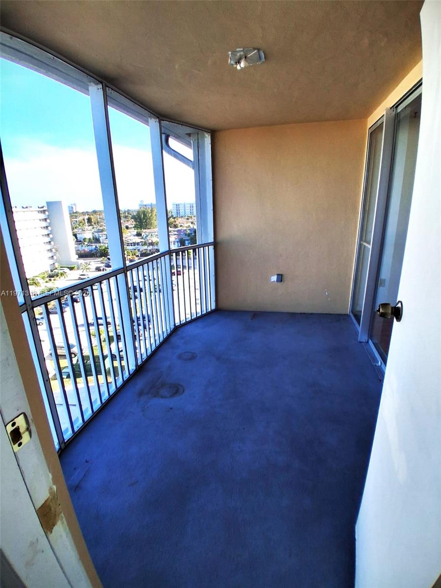 See details 813-1 1 / 2 1036 sq. ft. $ 2026-02-24 0 Photo