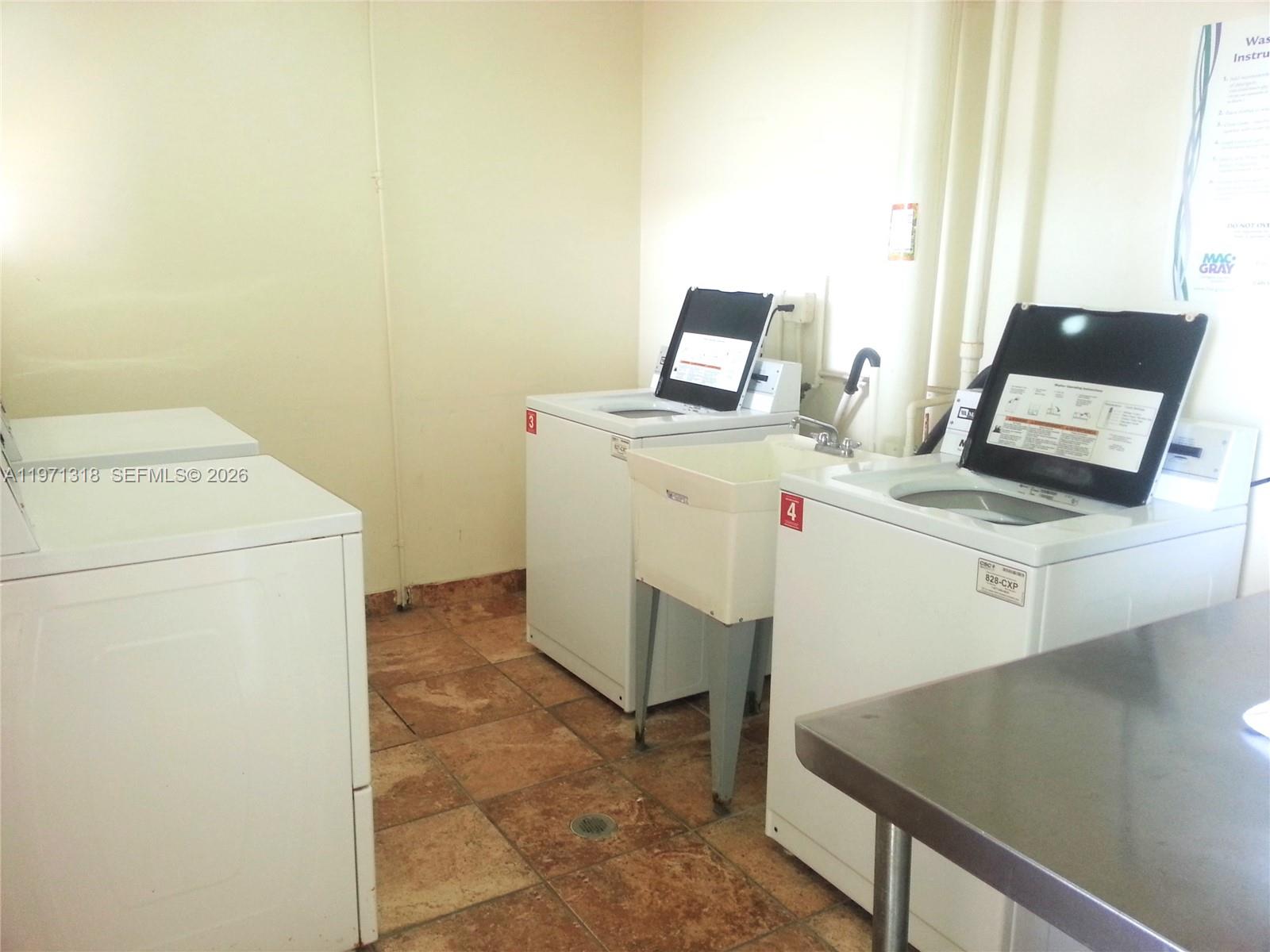 See details 813-1 1 / 2 1036 sq. ft. $ 2026-02-24 0 Photo