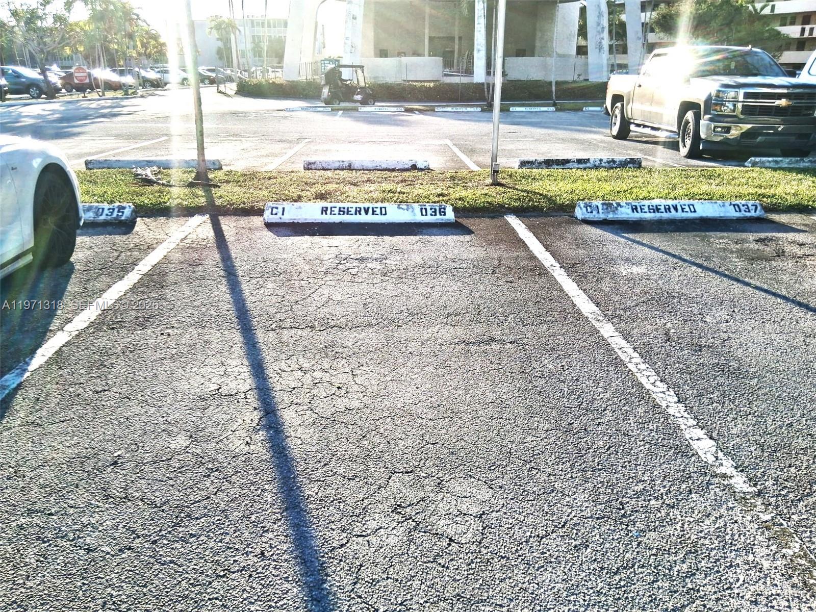 See details 813-1 1 / 2 1036 sq. ft. $ 2026-02-24 0 Photo