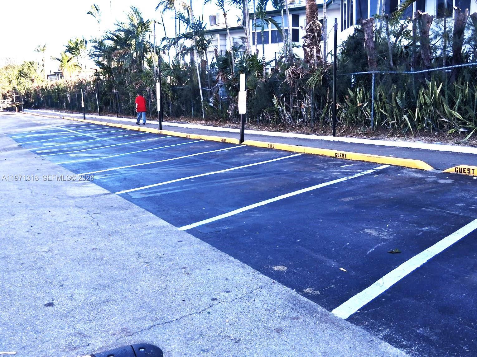 See details 813-1 1 / 2 1036 sq. ft. $ 2026-02-24 0 Photo