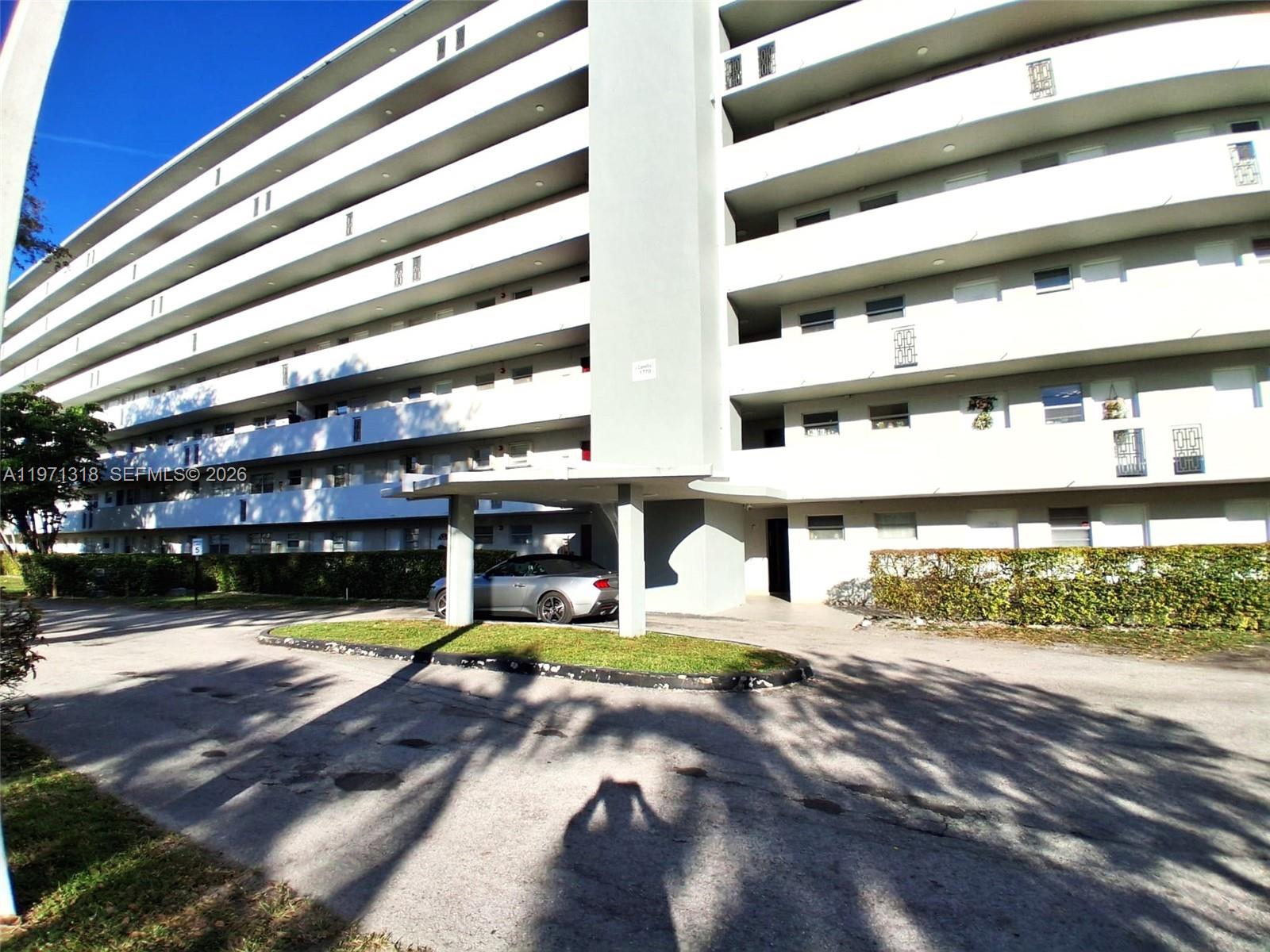 See details 813-1 1 / 2 1036 sq. ft. $ 2026-02-24 0 Photo