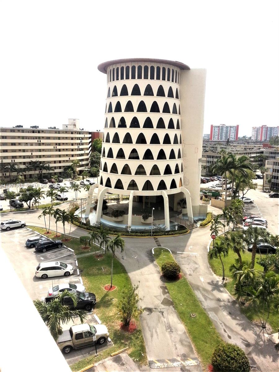 See details 813-1 1 / 2 1036 sq. ft. $ 2026-02-24 0 Photo