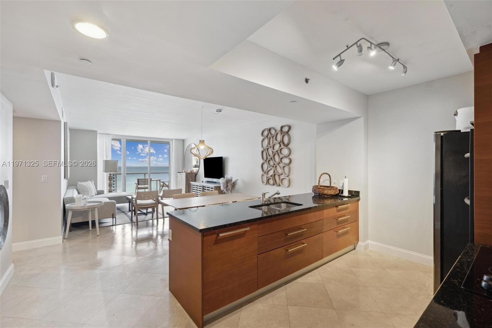 2811 2 / 2 1554 sq. ft. $ 2026-04-23 0 Photo