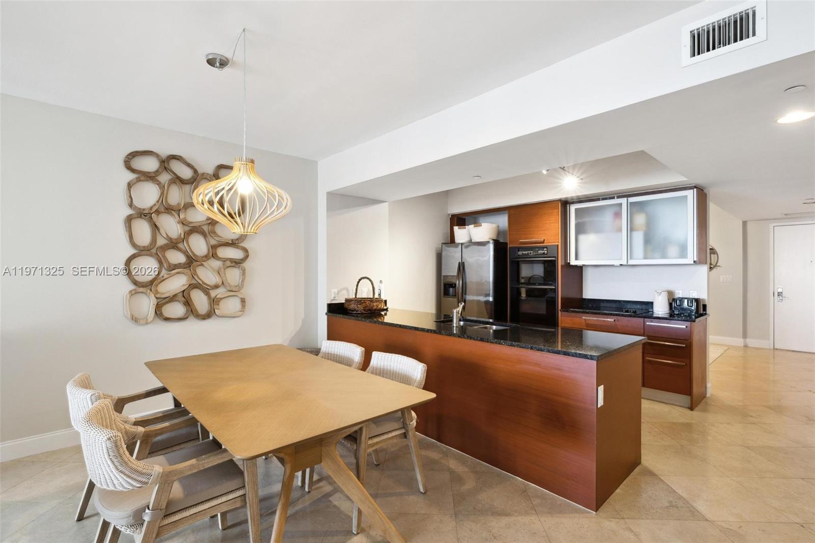 2811 2 / 2 1554 sq. ft. $ 2026-04-23 0 Photo