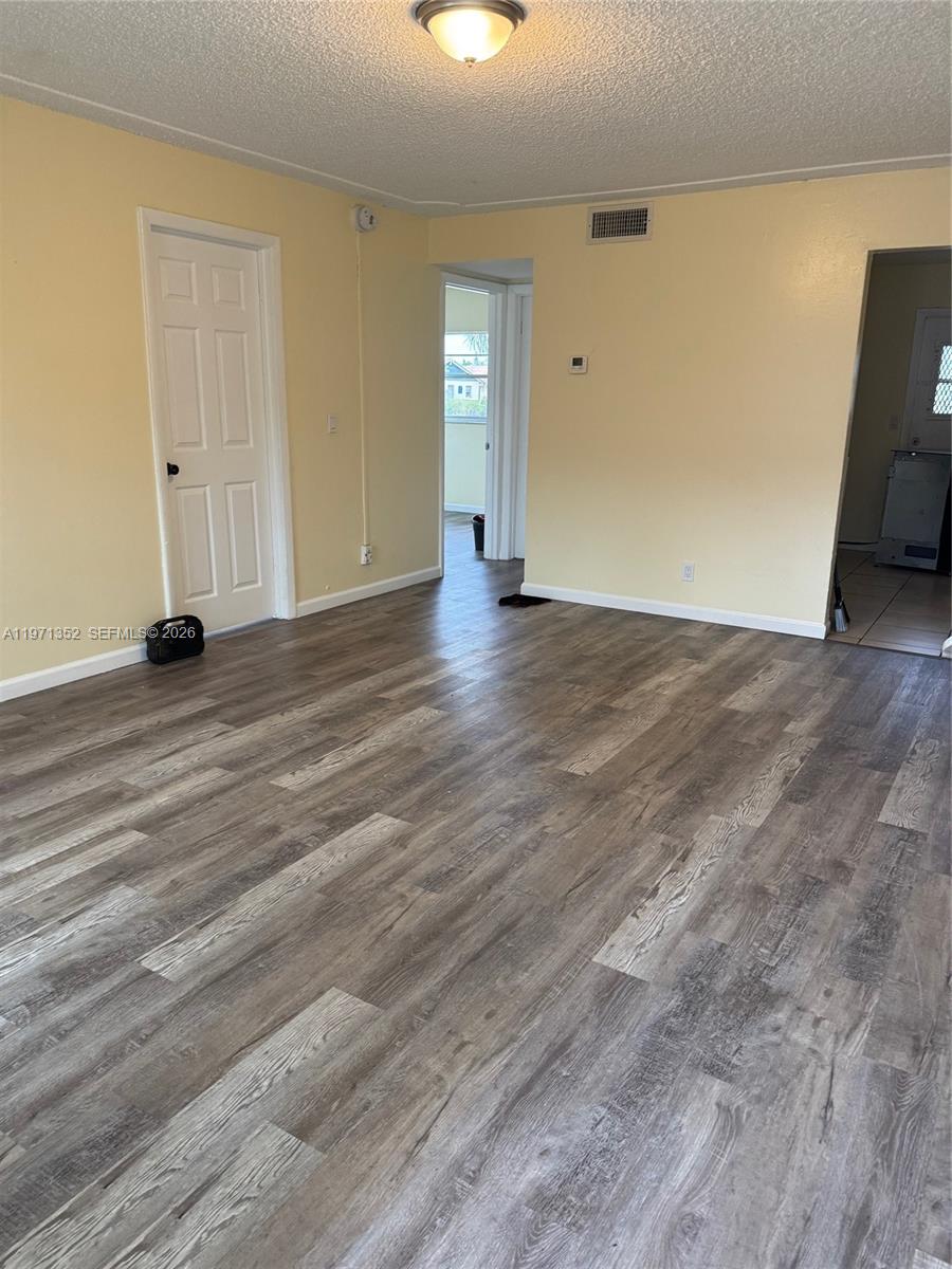 Подробнее / 6120 кв.футов $ 2026-02-24 0 Фото