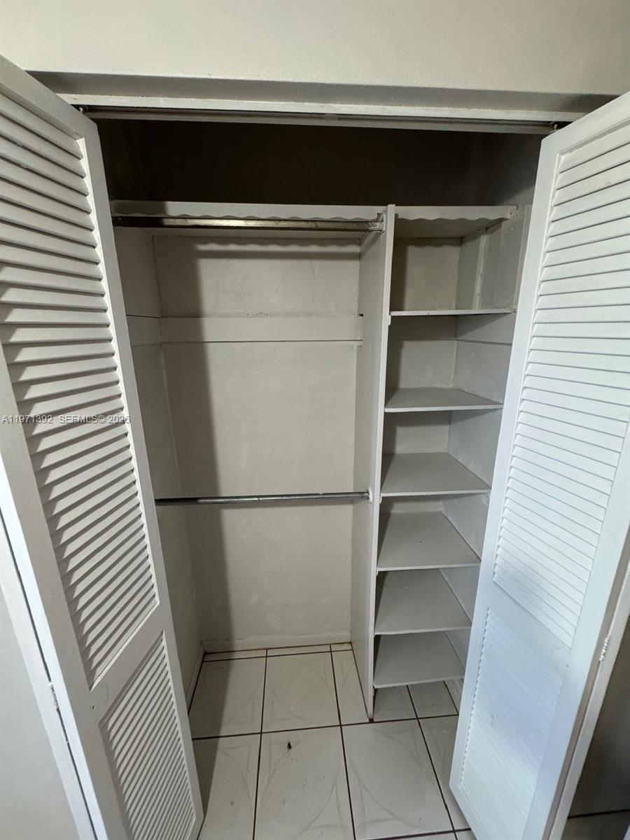 Ver detalles F405 2 / 2 1156 sq. ft. $ 2026-05-19 0 foto