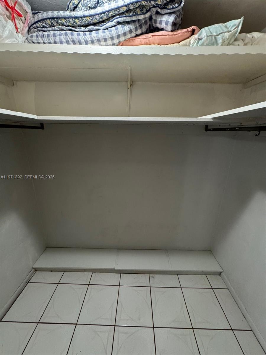 Ver detalles F405 2 / 2 1156 sq. ft. $ 2026-05-19 0 foto