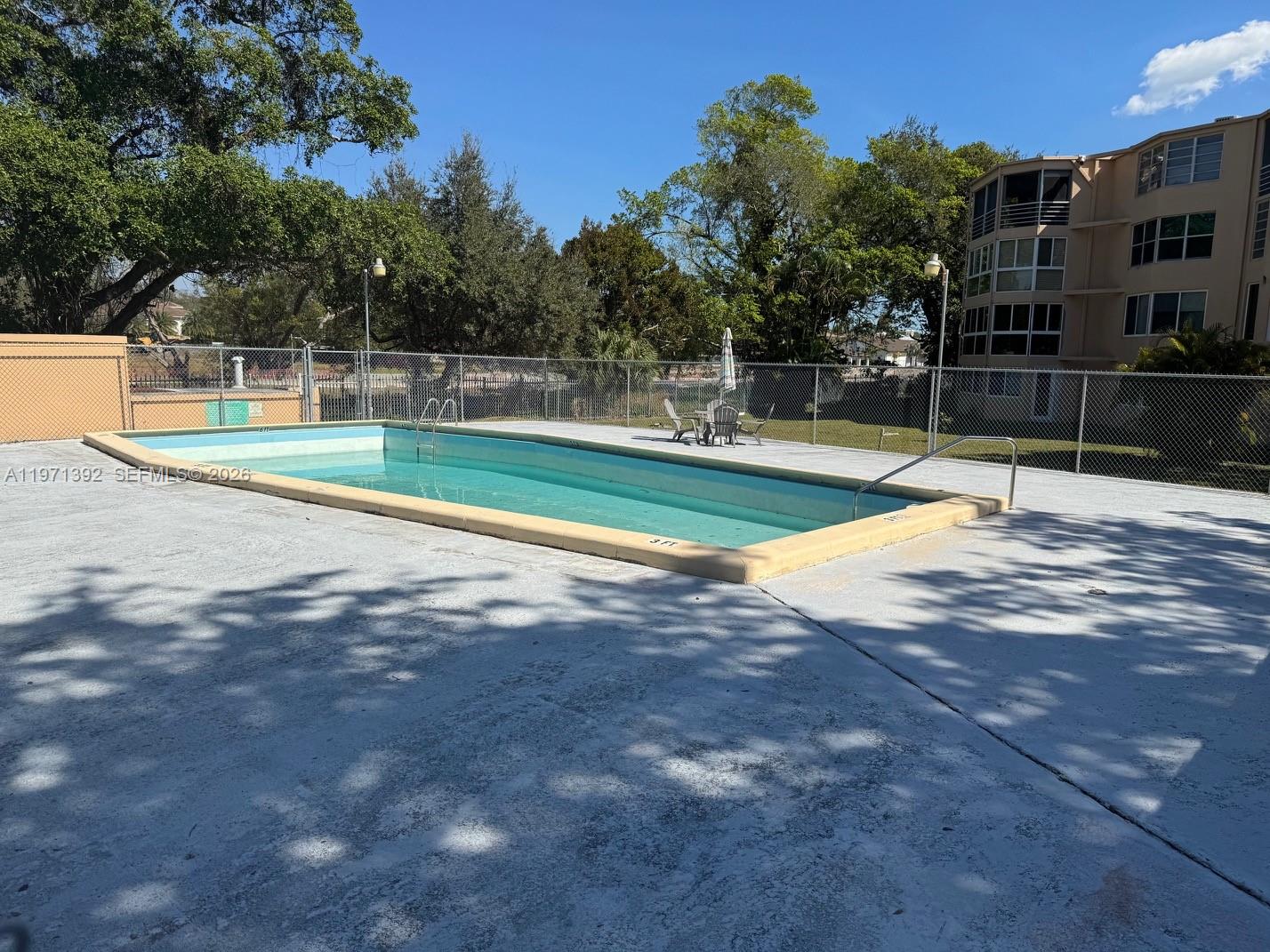 Ver detalles F405 2 / 2 1156 sq. ft. $ 2026-05-19 0 foto