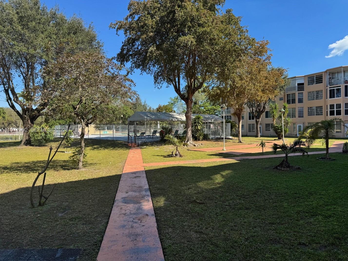 Ver detalles F405 2 / 2 1156 sq. ft. $ 2026-05-19 0 foto