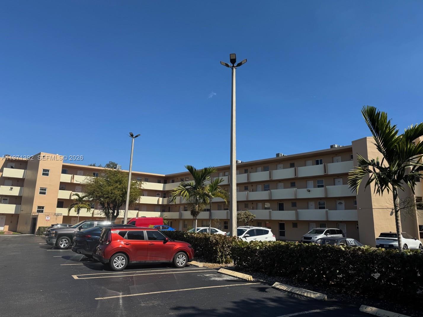 Ver detalles F405 2 / 2 1156 sq. ft. $ 2026-05-19 0 foto