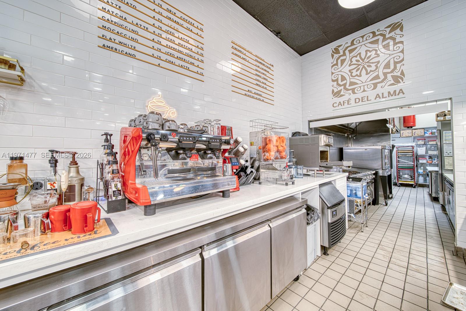   /   кв.футов $ 2026-02-24 0 Фото