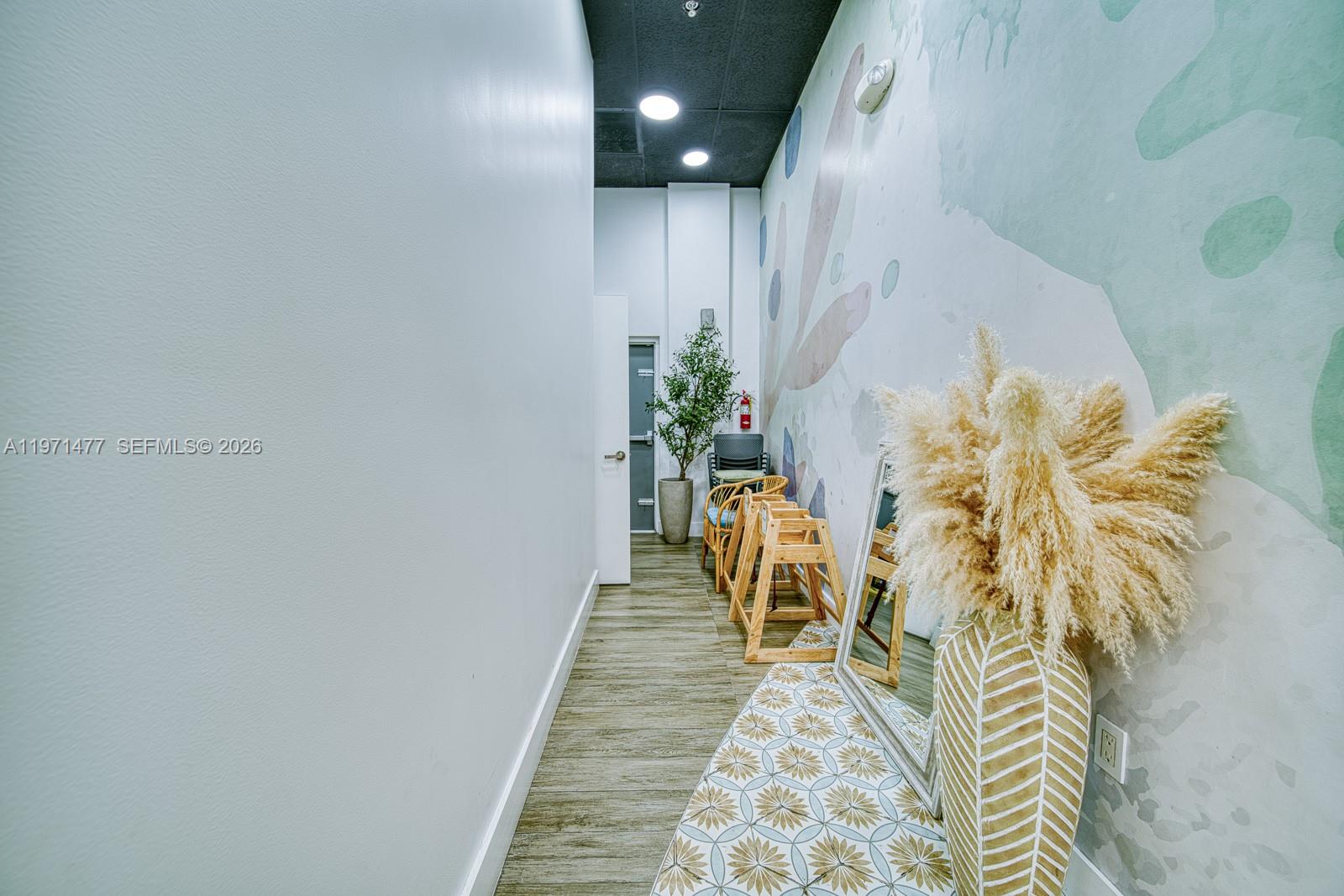   /   кв.футов $ 2026-02-24 0 Фото