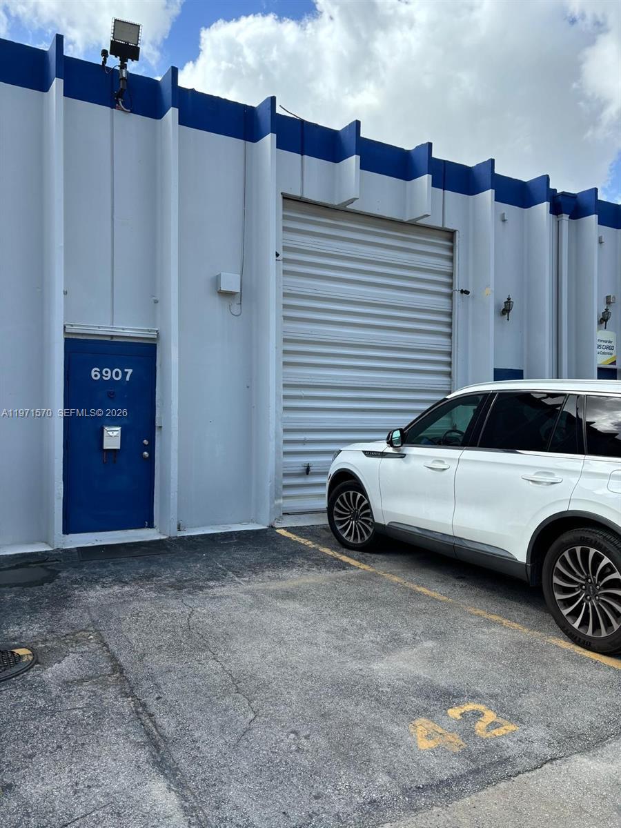 6907  /   sq. ft. $ 2026-02-24 0 foto