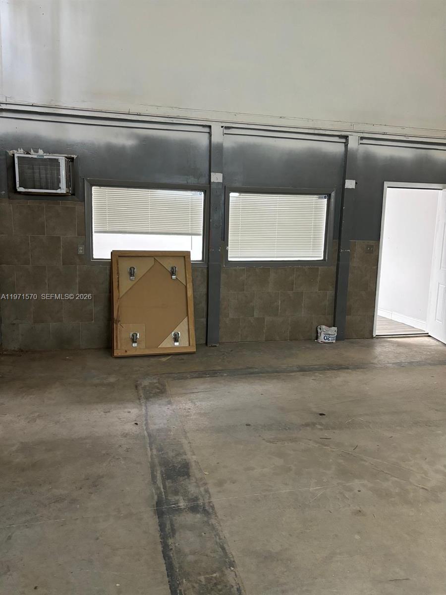 6907  /   sq. ft. $ 2026-02-24 0 foto