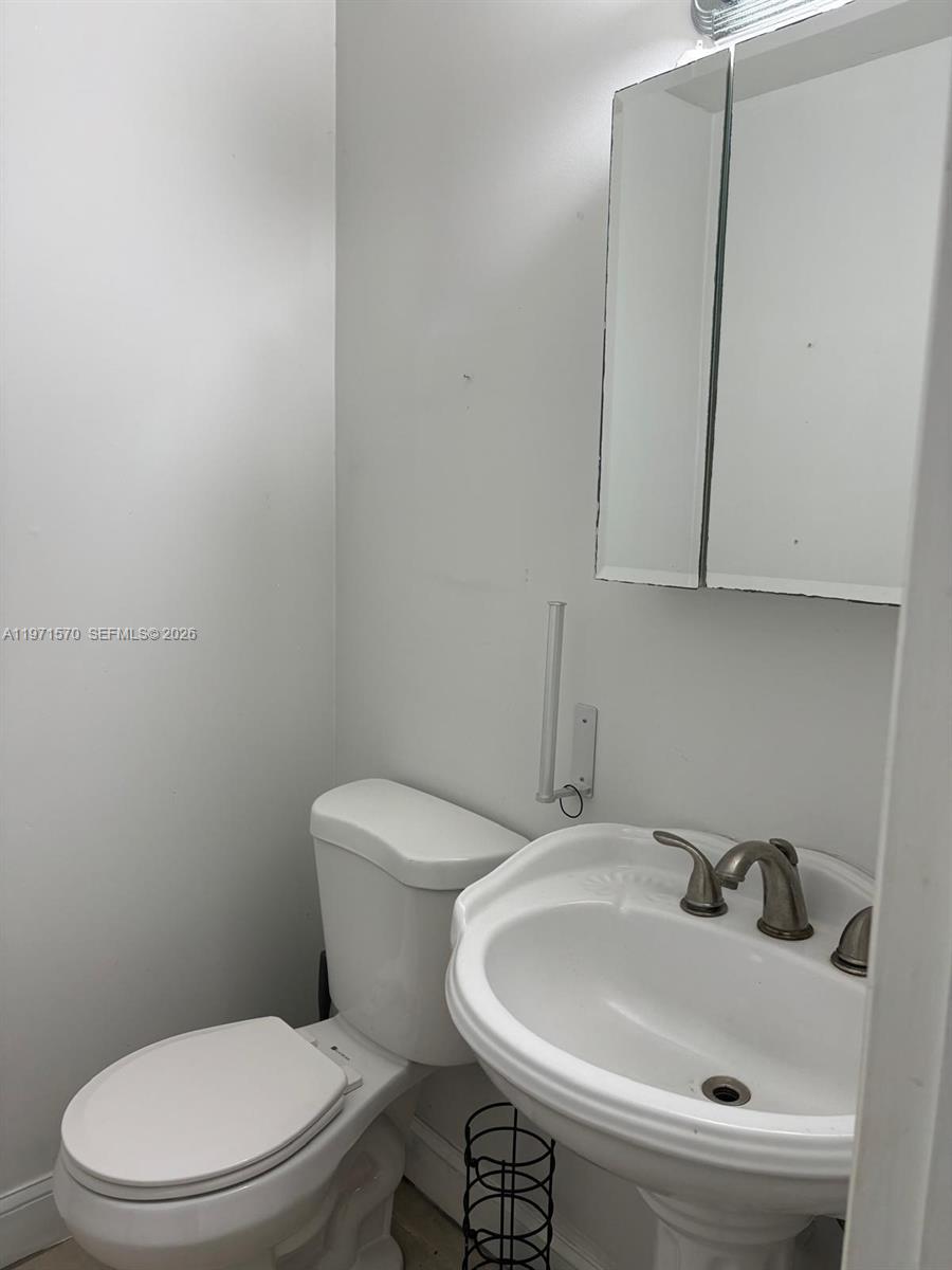 6907  /   sq. ft. $ 2026-02-24 0 foto