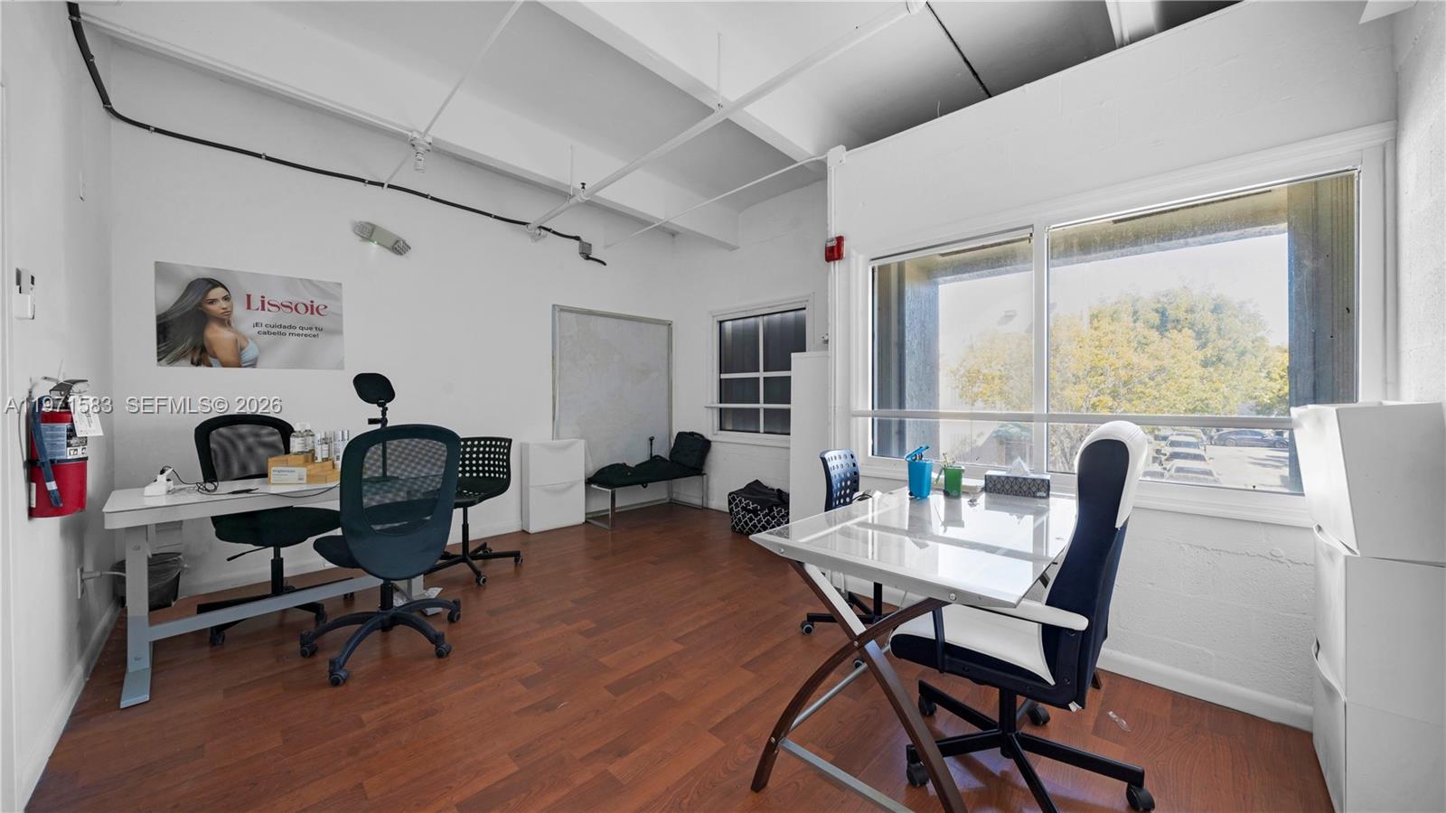 2  /   кв.футов $ 2026-02-24 0 Фото