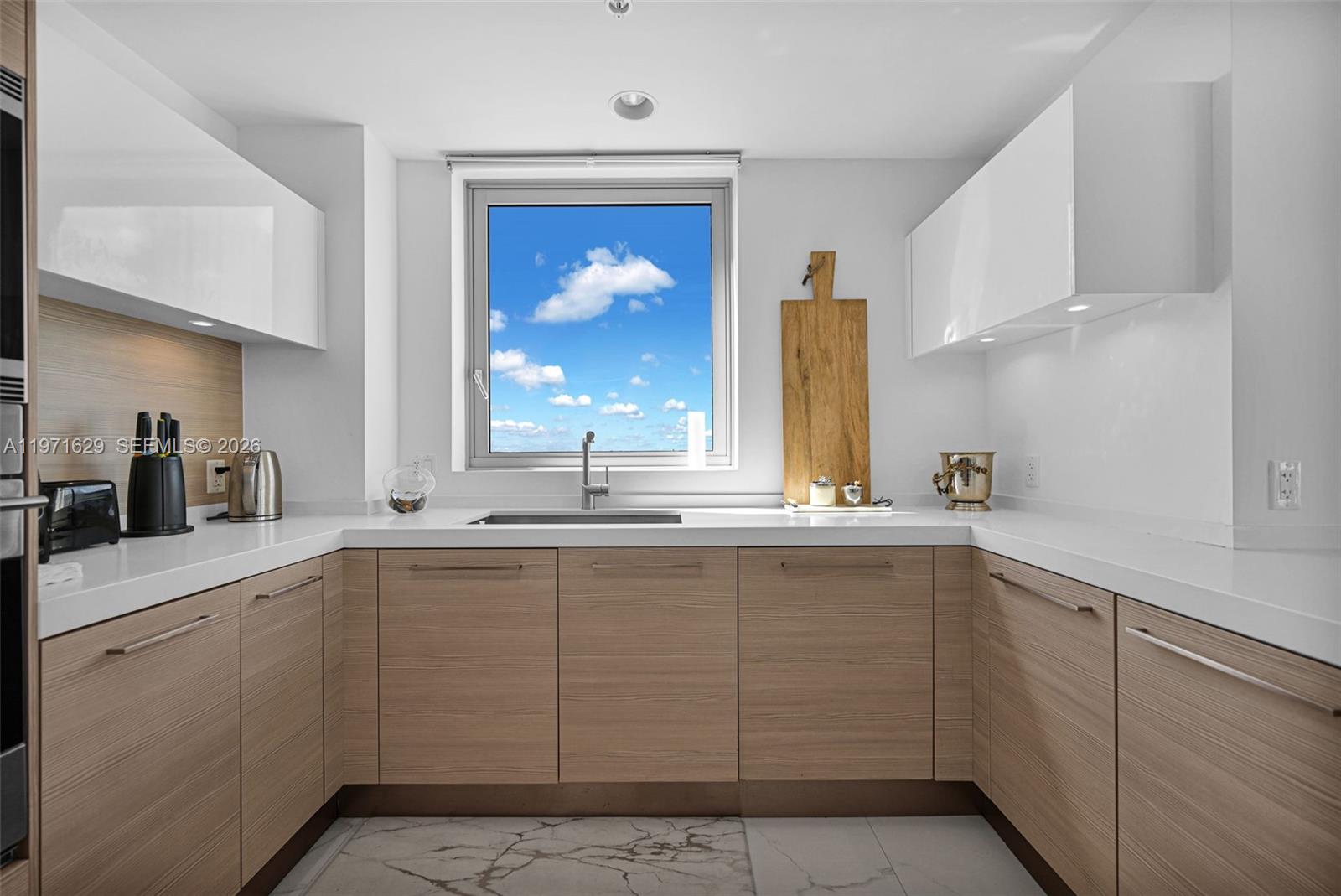 Photo of 17111 Biscayne Blvd #1701, North Miami Beach, Florida, 33160 -