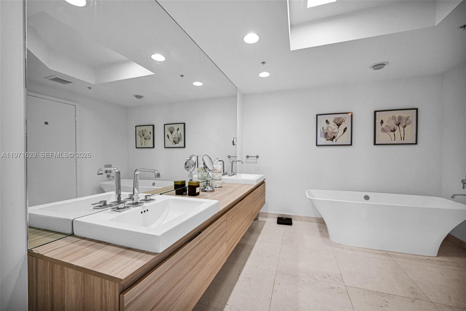 Photo of 17111 Biscayne Blvd #1701, North Miami Beach, Florida, 33160 -