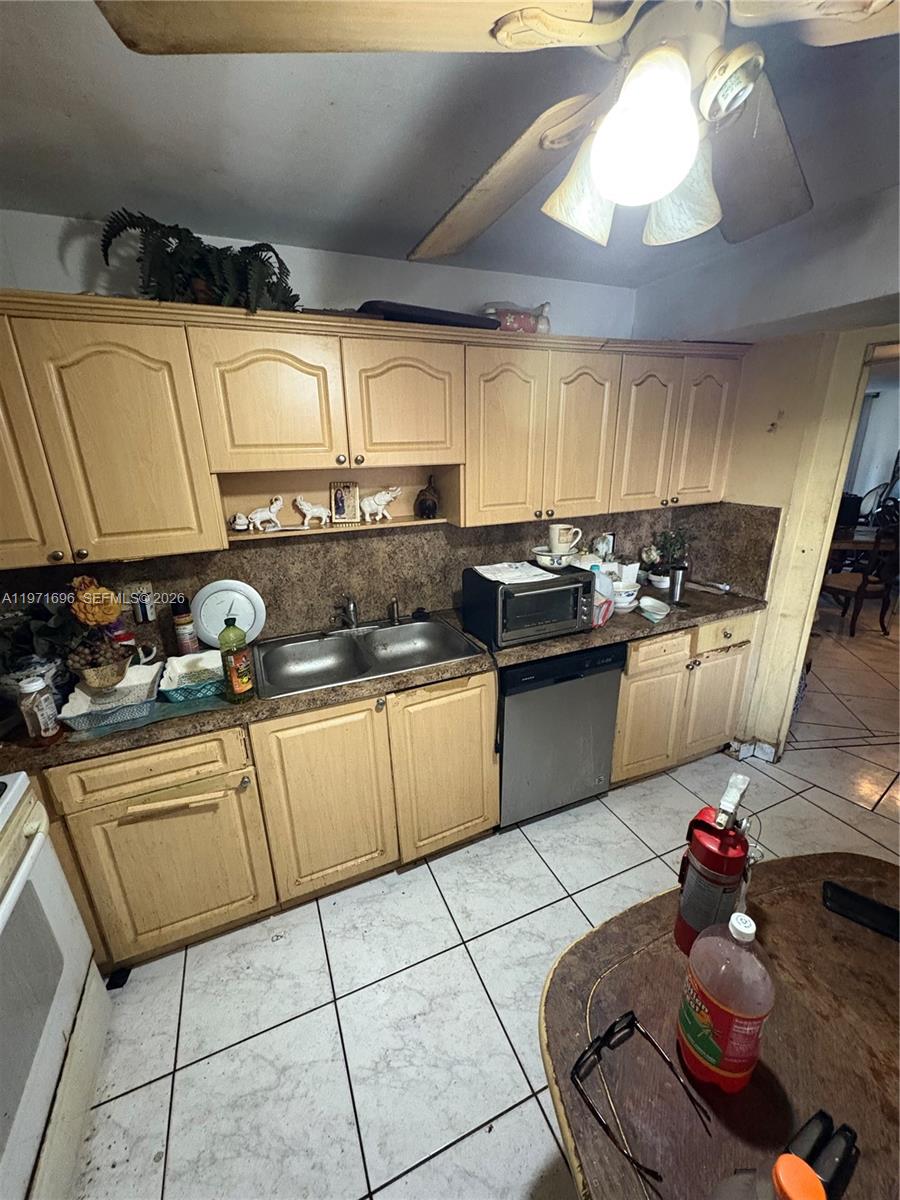 Ver detalles D204 2 / 2 1789 sq. ft. $ 2026-02-24 0 foto