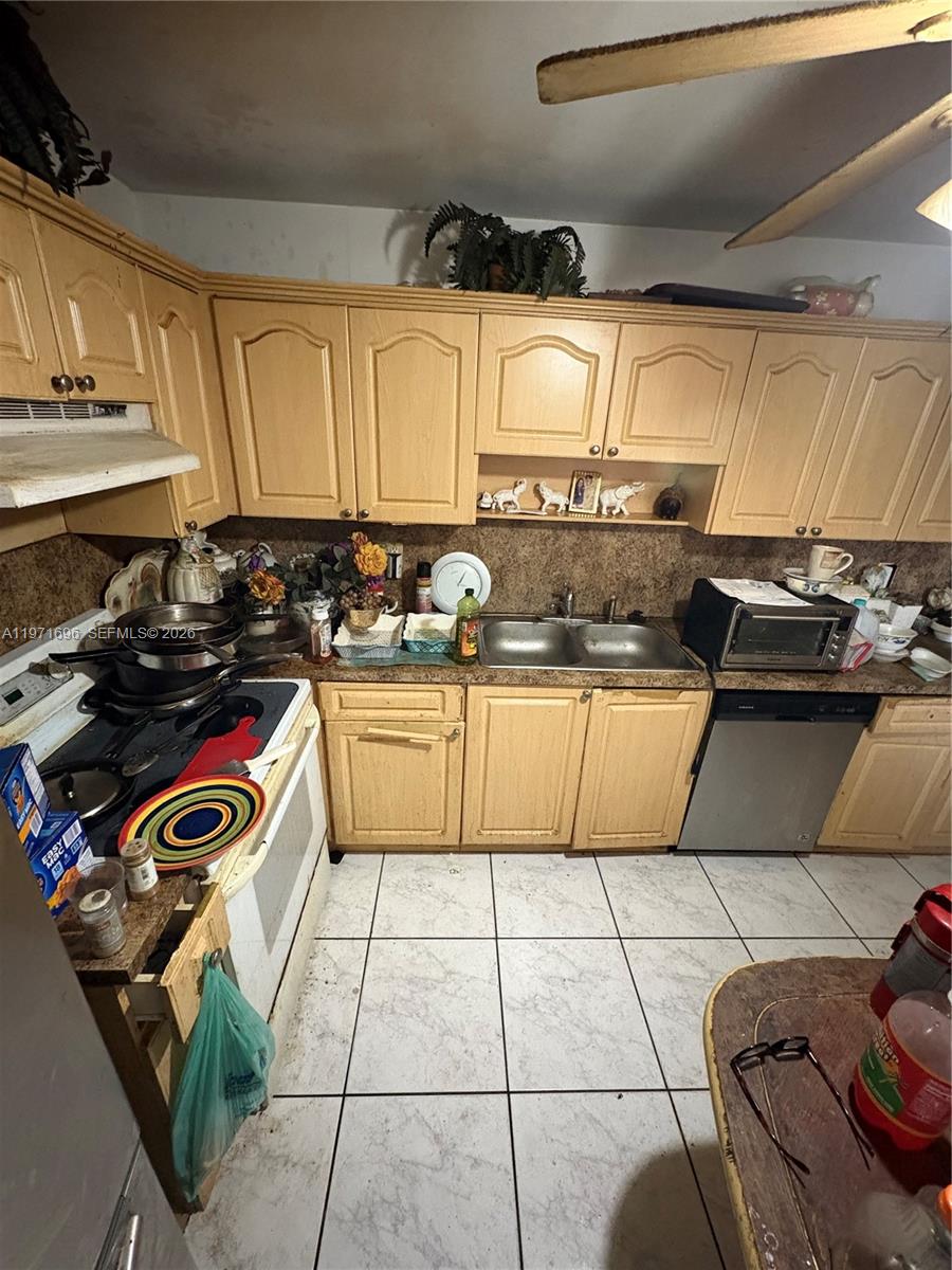 Ver detalles D204 2 / 2 1789 sq. ft. $ 2026-02-24 0 foto