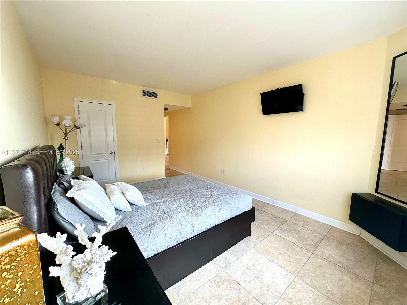 18A 1 / 2 870 sq. ft. $ 2026-02-25 0 Photo