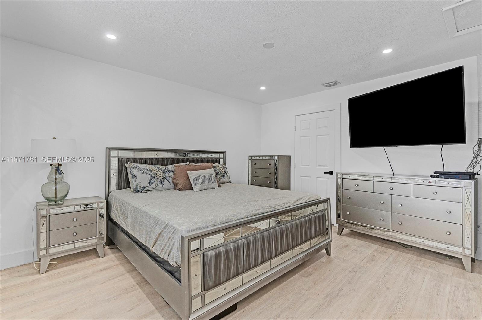 4029 3 / 2  sq. ft. $ 2026-02-25 0 Photo