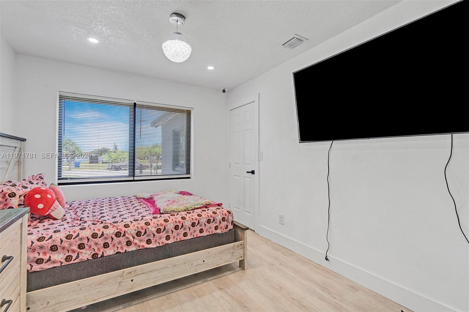 4029 3 / 2  sq. ft. $ 2026-02-25 0 Photo