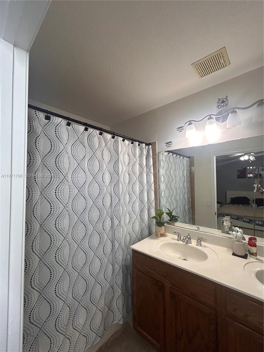 13950 3 / 3 1580 sq. ft. $ 2026-02-25 0 Photo