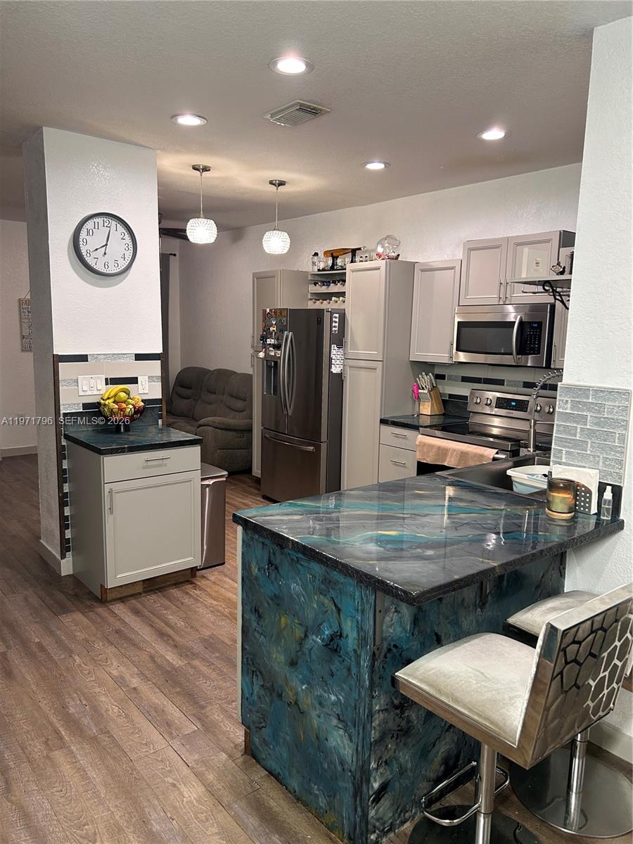 See details 13950 3 / 3 1580 sq. ft. $ 2026-02-25 0 Photo